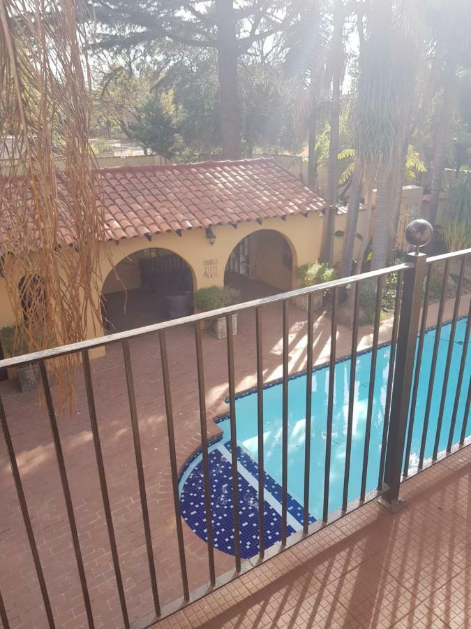 Airport Tower Lodge Kempton Park Bagian luar foto