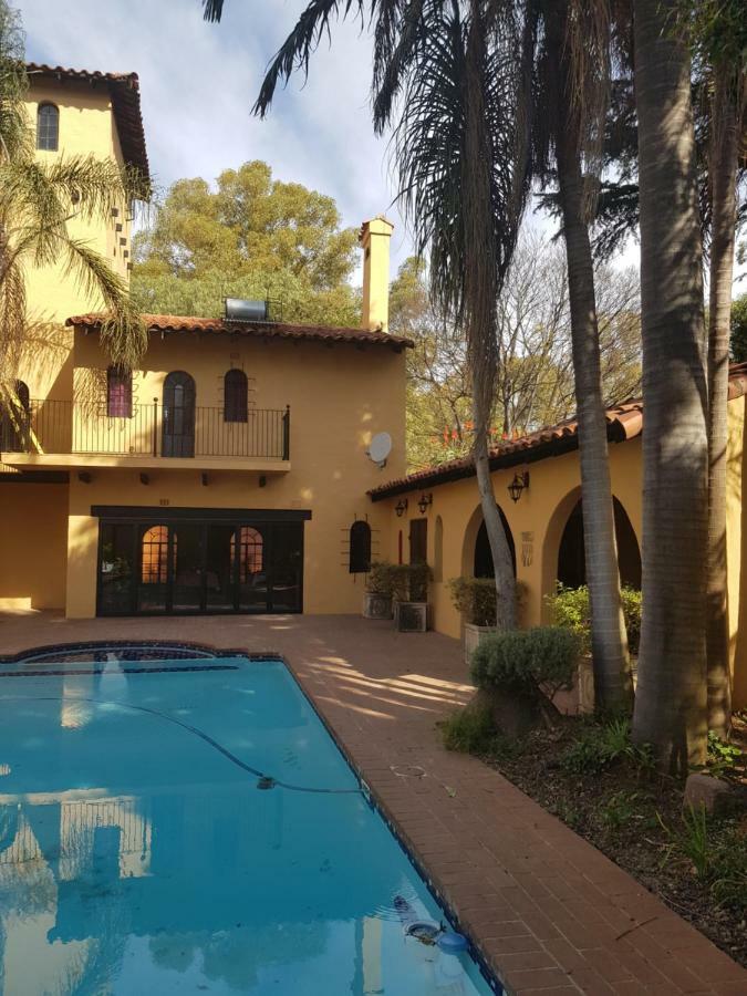 Airport Tower Lodge Kempton Park Bagian luar foto