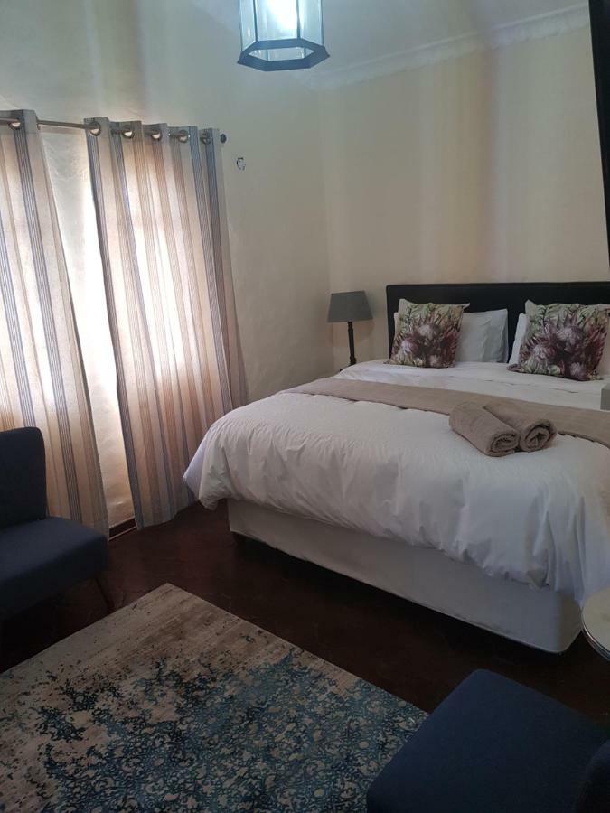 Airport Tower Lodge Kempton Park Bagian luar foto