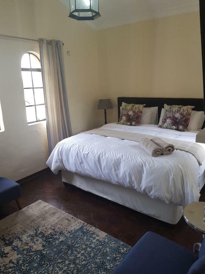 Airport Tower Lodge Kempton Park Bagian luar foto